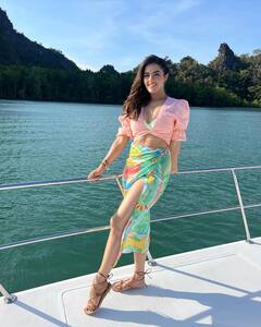 Kavya Thapar: మలేషియాలో కావ్య థాపర్- ఐలాండ్ లో సరదాలు