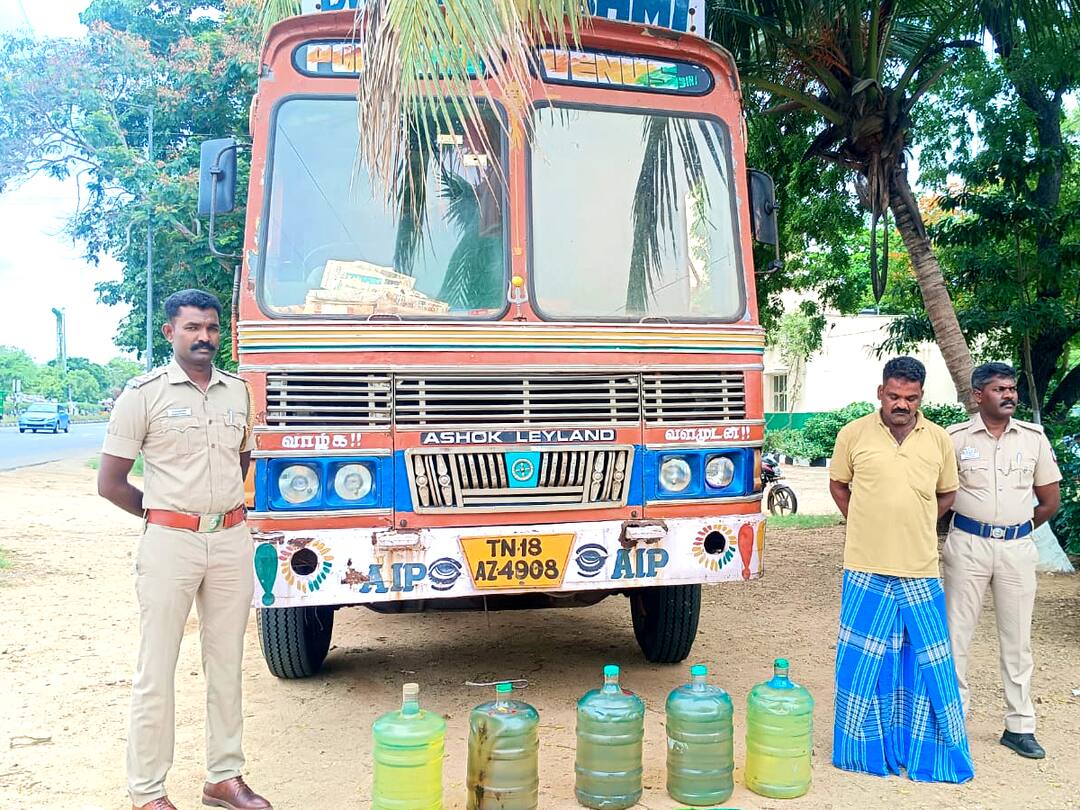 Villupuram: நெடுஞ்சாலை லேபையில் நிறுத்திவைக்கும் லாரியில் டீசல் திருட்டு - வசமாக சிக்கிய டீசல் திருடன் Villupuram person who stole diesel from a truck parked at Labai on Tindivanam highway was arrested TNN Villupuram: நெடுஞ்சாலை லேபையில் நிறுத்திவைக்கும் லாரியில் டீசல் திருட்டு - வசமாக சிக்கிய டீசல் திருடன்