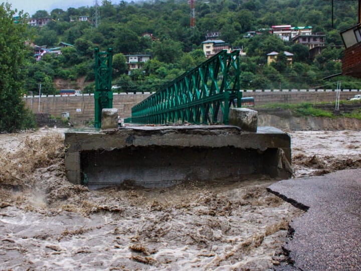 Himachal Rains: Bridges, roads, cars, trucks… everything that came in the way of flood went away, watch video