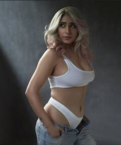 Neha Bhasin : બિકિની લૂકમાં ખૂબ જ હોટ લાગે છે નેહા ભસીન, જુઓ તસવીરો
