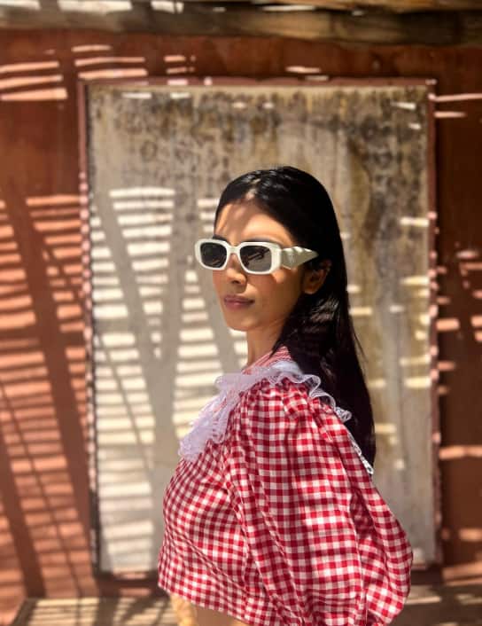 ஹே தோசக்கல்லு மேல் வெள்ள ஆம்லெட்டா ஒரு குட்டி நிலா நெஞ்சுக்குள்ள குந்திக்கிட்டாளே