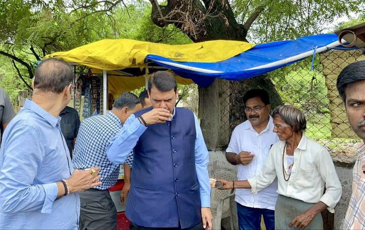 उपमुख्यमंत्री देवेंद्र फडणवीस यांनी नागपूर दौऱ्यात चाय पे चर्चा केली.