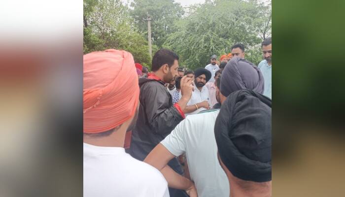 Mohali district administration stopped water from flowing into the city from the gap in Banur Chou ਜ਼ਿਲ੍ਹਾ ਪ੍ਰਸ਼ਾਸਨ ਨੇ ਤੁਰੰਤ ਕਾਰਵਾਈ ਕਰਕੇ ਬਨੂੜ ਚੋਅ ’ਚ ਪਏ ਪਾੜ ’ਚੋਂ ਸ਼ਹਿਰ ’ਚ ਪਾਣੀ ਜਾਣ ਤੋਂ ਰੋਕਿਆ