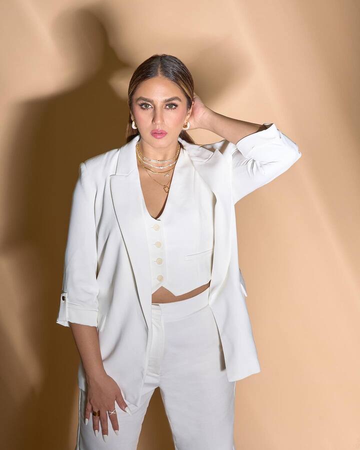 Huma accessorised her look with layered neckpieces, earrings and chunky rings.