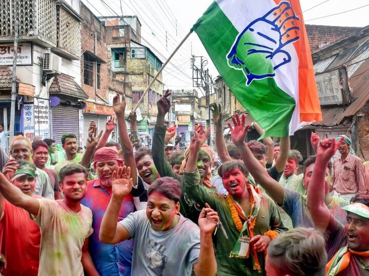 9,728 पंचायत समिति सीटों के लिए चुनाव हुए. टीएमसी ने अब तक घोषित सभी 18 जिला परिषद नतीजों में भी जीत हासिल की है और 64 अन्य पर आगे चल रही है, जबकि सीपीआई (एम) ने दो सीटें जीती हैं. कुल मिलाकर, 928 जिला परिषद सीटें हैं.