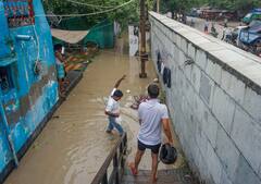 Delhi Rain:বিপদসীমার উপর দিয়ে বইছে যমুনা, ভোর থেকেই বাসিন্দাদের সরাতে ব্যস্ত দিল্লি প্রশাসন