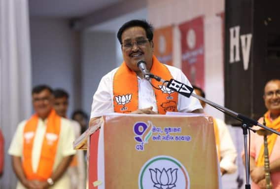Surat: સીઆર પાટીલને બદનામ કરવાના કાવતરા મામલે મોટા સમાચાર, બે લોકોની અટકાયત,ક્રાઈમ બ્રાન્ચમાં નોંધાઈ શકે છે ફરિયાદ