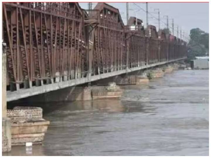 Yamuna Water Level Update: दिल्ली के पुराने यमुना पुल पर रेल यातायात बंद, उत्तर रेलवे ने जारी किए निर्देश Delhi Yamuna bridge temporarily closes due to high water levels Yamuna Water Level Update: दिल्ली के पुराने यमुना पुल पर रेल यातायात बंद, उत्तर रेलवे ने जारी किए निर्देश