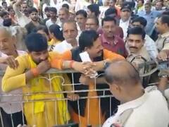 मध्य प्रदेश: नहीं थम रहा सीधी का पेशाब कांड, प्रवेश शुक्ला का घर गिराने पर ब्राह्मण समाज ने जताया आक्रोश