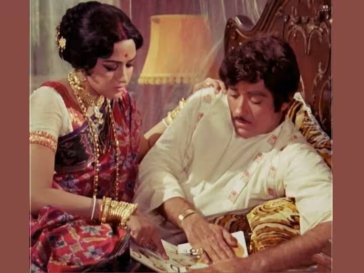 लेकिन जब राजकुमार ने हेमा से अपनी दिल की बात कही तबतक बहुत देर हो चुकी थी. दरअसल तब उनका रिश्ता धर्मेंद्र से जुड़ चुका था. इसलिए एक्ट्रेस ने इस प्रपोजल को भी ठुकरा दिया.