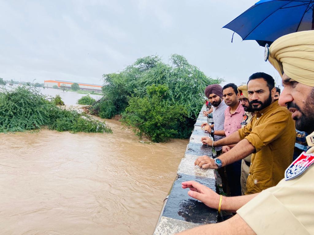 ਭਾਰੀ ਬਰਸਾਤ ਤੋਂ ਬਾਅਦ ਕੀ ਹੈ ਪੰਜਾਬ ਦੇ ਡੈਮਾਂ ਦੀ ਸਥਿਤੀ, ਜਾਇਜਾ ਲੈਣ ਪਹੁੰਚੇ ਖੇਡ ਮੰਤਰੀ ਨੇ ਦਿੱਤੀ ਸਾਰੀ ਜਾਣਕਾਰੀ 