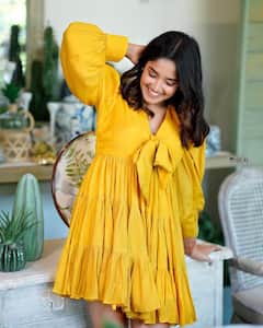 ఎల్లో డ్రెస్ లో నవ్వులు చిందిస్తోన్న బుట్టబొమ్మ హీరోయిన్!