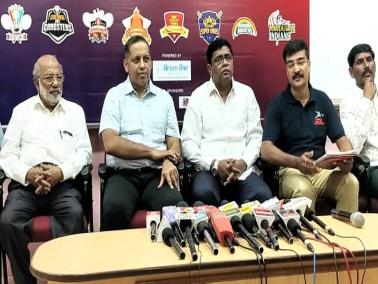 Junior Badminton Season 2 tournament start in Trichy youngsters happy TNN JBL  Season 2: திருச்சியில் ஜூனியர் பேட்மிண்டன் சீசன் 2 போட்டி -  உற்சாகத்தில் இளைஞர்கள்