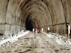 Kashedi Tunnel: कशेडी बोगद्यातील रस्त्याचे काम युद्धपातळीवर सुरू; पाहा फोटो