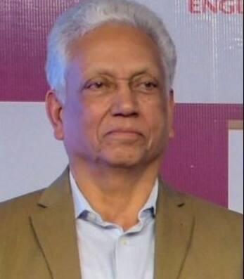 ১৯৮২-৮৩ সিরিজে ৫ ম্যাচ খেলে ৫৯৮ রান করেছিলেন।