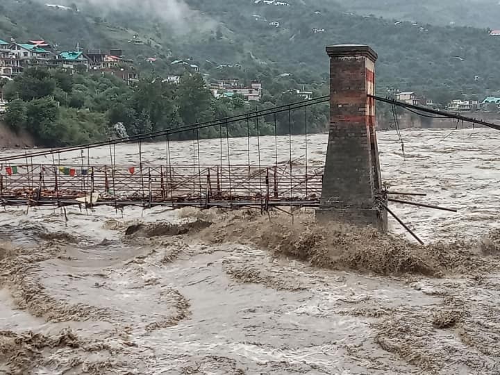 Heavy Rain Alert Live: उत्तर भारत में 'जल प्रलय'... यमुना में उफान, छुआ खतरे का निशान, पहाड़ी नाले बने नदियां