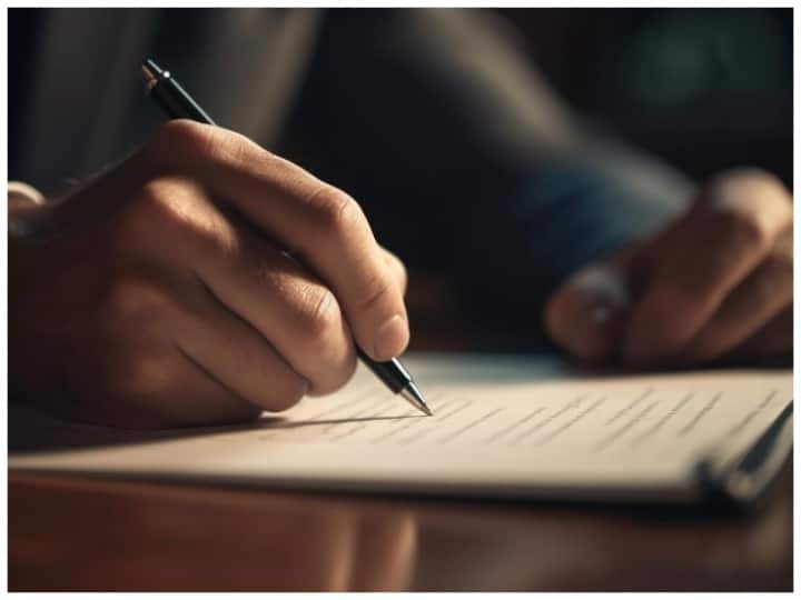 Graphology Career option how to make career in graphology course eligibility institutes Career Options: अलग हटकर बनाना चाहते हैं करियर तो चुनें Graphology, हैंड राइटिंग से पहचानें लोगों की पर्सनेलिटी