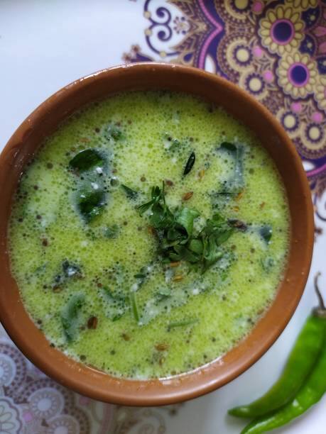 மோர் ரசம்: தயிர், இஞ்சி, சீரகம், உப்பு நன்றாக அரைத்து தேவைக்கேற்ப நீர் சேர்த்து, 5 நிமிடம் அடுப்பில் வைத்து கொதி வந்த உடன், சீரகம், கடுகு, மிளகாய் சேர்த்து தாளித்தால் மோர் ரசம் தயார்.