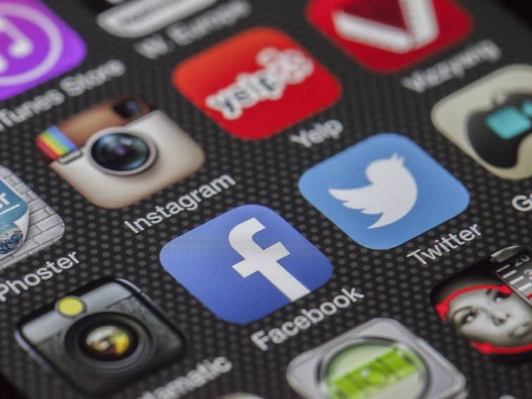 Facebook Instagram Whatsapp Reportedly Down for Thousands of Users During Global Outage Global Outage: వాట్సాప్, ఫేస్‌బుక్, ఇన్‌స్టాగ్రామ్ సేవలకు అంతరాయం, ఇంతకీ ఏం జరిగింది?