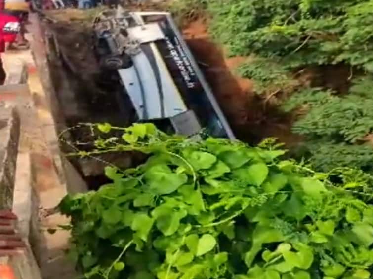 7 Killed After Bus Falls Into Canal In Andhra's Prakasam 7 Killed After Bus Falls Into Canal In Andhra's Prakasam