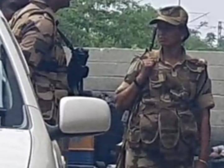 Karur Income Tax raid at Government Contractor Shankar Anand Office, Kongu Mess TNN IT Raid: கரூரில் சீலை அகற்றிவிட்டு துணை ராணுவ பாதுகாப்புடன் அதிகாரிகள் சோதனை
