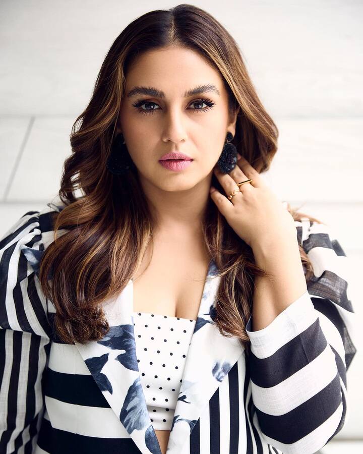 Huma Qureshi essays the role of popular cook Tarla Dalal in the biopic 'Tarla' opposite Sharib Hashmi, who essays the role of her husband in the film. (All Image: @iamhumaq/instagram).