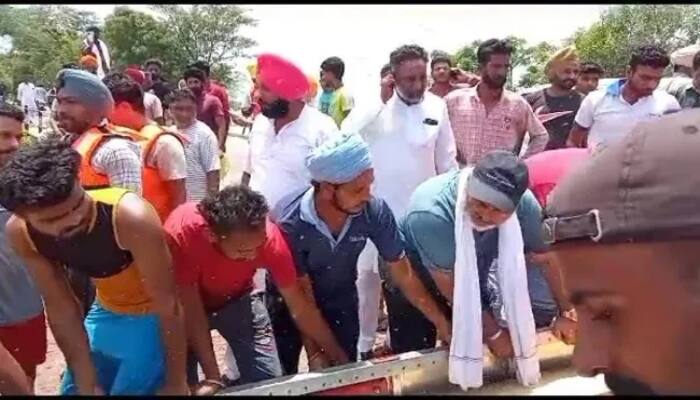 Chetan Singh Jauramajra arrived to bring out about 50 families trapped in the Deras safely from the flood Water in  Samana ਡੇਰਿਆਂ 'ਚ ਫਸੇ ਕਰੀਬ 50 ਪਰਿਵਾਰਾਂ ਨੂੰ ਹੜ੍ਹ ਦੇ ਪਾਣੀ 'ਚੋਂ ਸੁਰੱਖਿਅਤ ਬਾਹਰ ਕੱਢਣ ਲਈ ਖ਼ੁਦ ਪਹੁੰਚੇ ਚੇਤਨ ਜੌੜਾਮਾਜਰਾ