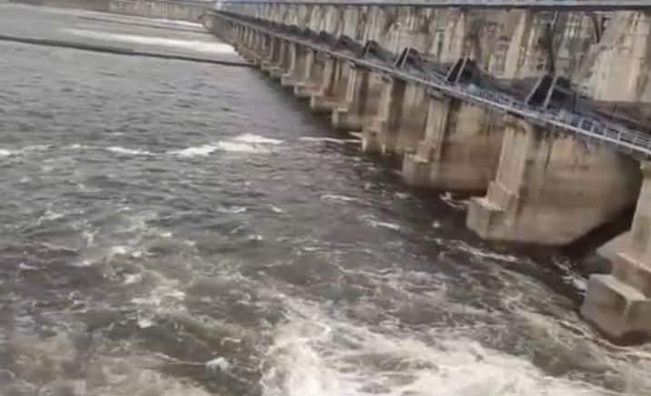 राज्यातील काही जिल्ह्याच चांगला पाऊस पडत आहे. या पावसामुळं धरणाच्या पाणीसाठ्यात वाढ होत आहे.