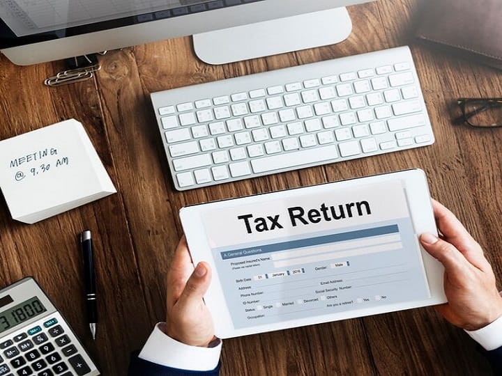 इसमें नीचे स्क्रोल करने पर आपको Your Refund Status दिखाई देगा उसपर क्लिक करें. इसके बाद आपको पैन नंबर, वित्त वर्ष और असेसमेंट ईयर दर्ज करना होगा.