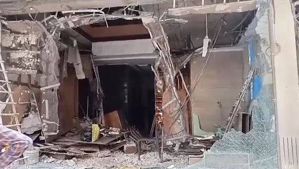 MTP department action and broke the walls of illegal hotels In Amritsar's Central Constituency Amritsar News : ਅੰਮ੍ਰਿਤਸਰ ਸੈਂਟਰਲ ਇਲਾਕੇ 'ਚ ਐਮਟੀਪੀ ਵਿਭਾਗ ਨੇ ਗੈਰ ਕਾਨੂੰਨੀ ਤਰੀਕੇ ਨਾਲ ਬਣੇ ਹੋਟਲਾਂ 'ਤੇ ਚਲਾਇਆ 'ਪੀਲਾ ਪੰਜਾ'