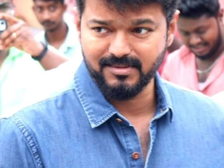 இந்நிலையில் இன்று ஆலோசனைக்கு பனையூர் அலுவலகத்திற்கு வந்த நடிகர் விஜய்யின் புகைப்படம், வீடியோக்கள் இணையத்தில் வைரலாகியுள்ளது. இதில் அவரின் தோற்றம் அனைவருக்கும் ஆச்சரியத்தை ஏற்படுத்தும் வகையில் செம ஸ்மார்ட்டாக உள்ளது குறிப்பிடத்தக்கது.