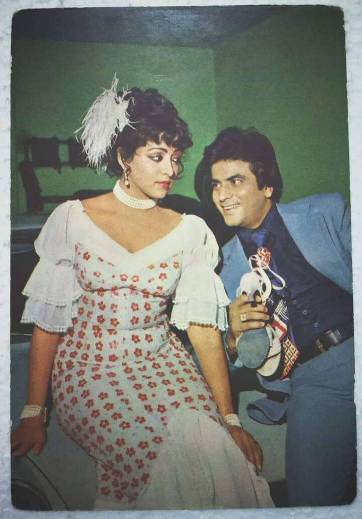 जितेंद्र – लिस्ट का तीसरा नाम एक्टर जितेंद्र का है. खबरों की मानें तो 80 के दौर में एक्टर भी हेमा मालिनी से प्यार करने लगे थे. जितेंद्र ने अपनी दिल की बात हेमा से कही और उनको शादी के प्रपोज भी किया.