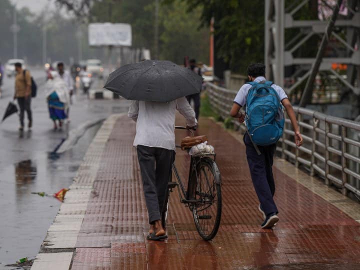 UP Weather Update 11 July 2023 IMD Rain Thunderstorm Alert Noida Mathura Lucknow Varanasi UP Weather Update: यूपी के इन 57 जिलों में भारी बारिश का अलर्ट, वज्रपात के साथ चलेंगी तेज हवाएं