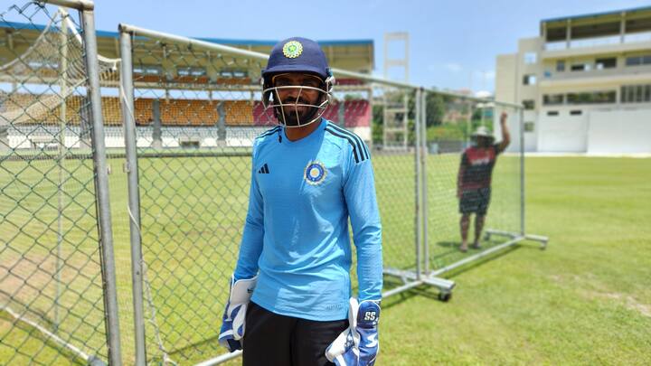 ছয়ে সম্ভবত কে এস ভরত। উইকেটকিপার হিসাবে ঈশান কিষাণের কথাও বলা হচ্ছে কোনও কোনও মহল থেকে। কিন্তু কিপিং দক্ষতায় এগিয়ে ভরত। তাঁর দিকেই পাল্লা ভারি মনে করা হচ্ছে।