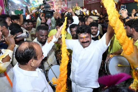 Talasani Srinivas Yadav Dance | ఊరేగింపులో మాస్ స్టెప్పులేసిన మంత్రి తలసాని శ్రీనివాస్ యాదవ్ | ABP Desam