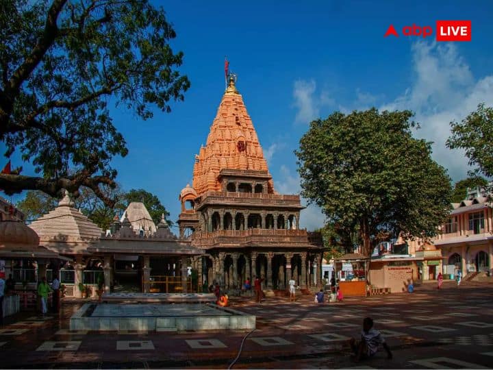 Mahakaleshwar Jyotirlinga Madhya Pradesh Ujjain Shiva Temple Mythology Stories Mahakaleshwar Jyotirlinga: जहां धरती फाड़कर महाकाल के रूप में प्रकट हुए थे भोलेनाथ, जानें महाकालेश्वर ज्योतिर्लिंग की पौराणिक कथा