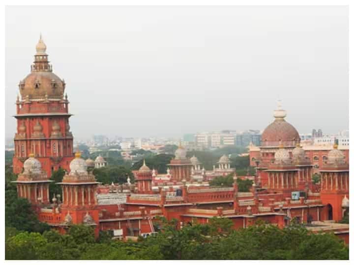 Top archaeologists criticize Madras HC order for removal of ancient tomb from the court complex Madras HC: हटाया जाएगा 300 साल पुराना मकबरा! आर्कियोलॉजिस्ट भड़के, मद्रास HC के फैसले को चुनौती देने की तैयारी