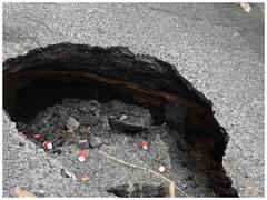 Monsoon Rain in Delhi: दिल्ली में भारी बारिश के बाद अब धंसने लगी सड़कें, यात्रियों के लिए जारी की गई एडवाइजरी