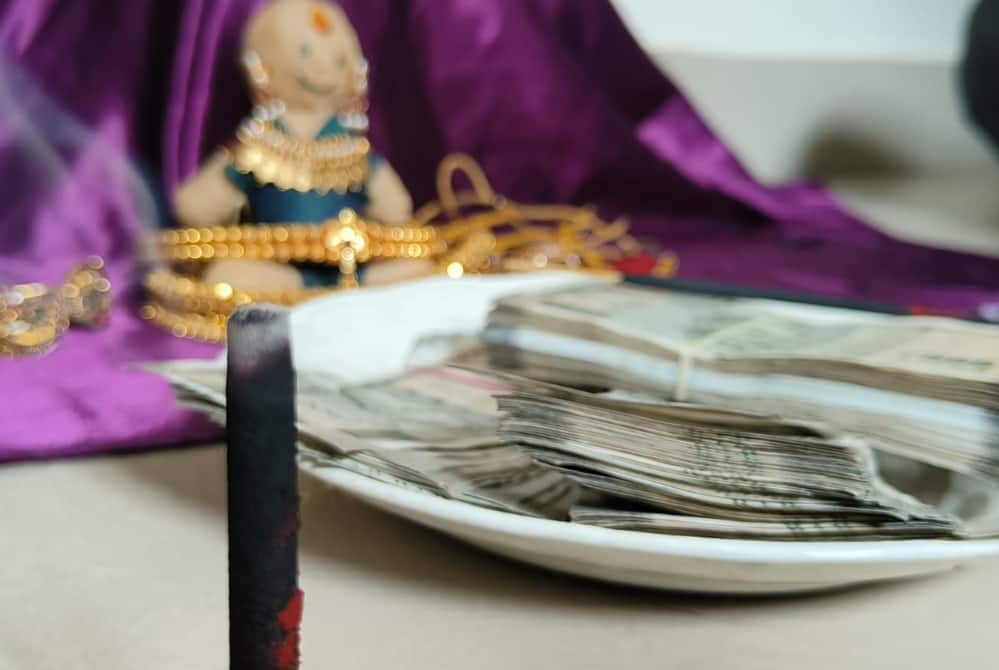 Pune Superstition News 28 lakhs was spent on superstition on dhanori area pune Pune Superstition News : नावालाच सॉफ्टवेअर इंजिनिअर! घराच्या सुख शांतीसाठी 28 लाखांचा लागला चुना, नेमकं प्रकरण काय?