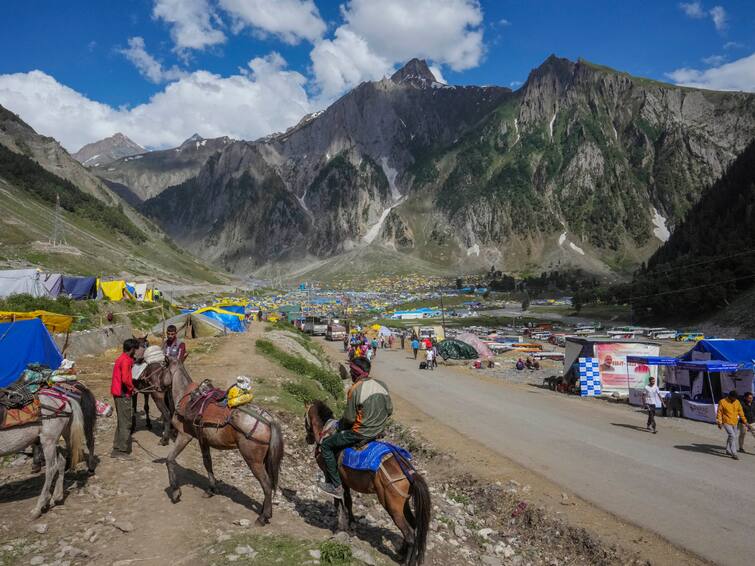 Amarnath Yatra Resumes From Jammu Base Camp After 3 Days As Weather Improves Amarnath Yatra Resumes From Jammu Base Camp After 3 Days As Weather Improves