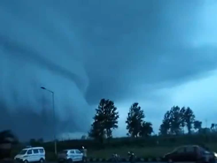 Massive Strange Shelf Cloud Appears In Uttarakhand's Haridwar Amid Heavy Monsoon Rain: WATCH Massive Strange Shelf Cloud Appears In Uttarakhand's Haridwar Amid Heavy Monsoon Rain: WATCH