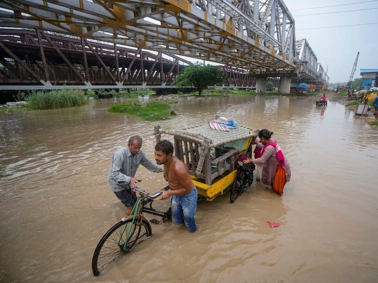 Delhi Flood High Chances of Floods Delhi if Yamuna River Breaches 1978 Level Experts Delhi Rain Yamuna Danger Level High Chances of Floods In Delhi If Yamuna Breaches 1978 Level: Experts