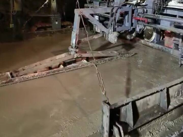 गणेशोत्सवापूर्वीच या बोगद्यातून वाहतूक सुरू करण्याचा प्रयत्न होणार आहे.