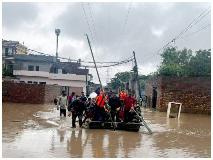 rain in punjab order to evacuate fifty flood prone villages, 3 died  one missing Punjab Heavy Rain: पंजाब में बारिश से त्राहिमाम, 50 गांवों को खाली कराने के आदेश, 3 की मौत 1 लापता