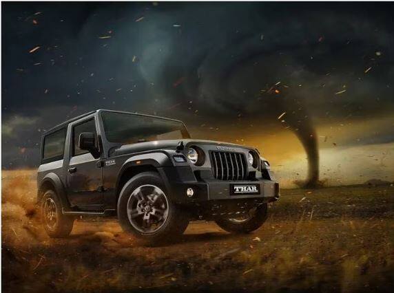 ਮਹਿੰਦਰਾ ਥਾਰ ਦੇ 4x4 ਵਰਜ਼ਨ 'ਤੇ ਪੈਟਰੋਲ ਅਤੇ ਡੀਜ਼ਲ ਇੰਜਣ 'ਤੇ 30,000 ਰੁਪਏ ਦੀ ਨਕਦ ਛੋਟ ਮਿਲ ਰਹੀ ਹੈ। ਇਹ ਦੋ ਟ੍ਰਿਮਾਂ ਵਿੱਚ ਉਪਲਬਧ ਹੈ - AX(O) ਅਤੇ LX। Thar 4X4 ਨੂੰ 2.0-ਲੀਟਰ ਪੈਟਰੋਲ ਇੰਜਣ (152hp/300Nm) ਅਤੇ 2.2-ਲੀਟਰ ਡੀਜ਼ਲ ਇੰਜਣ (130hp/300Nm) ਦਾ ਵਿਕਲਪ ਮਿਲਦਾ ਹੈ। ਦੋਵਾਂ 'ਚ 6-ਸਪੀਡ ਮੈਨੂਅਲ ਅਤੇ 6-ਸਪੀਡ ਆਟੋਮੈਟਿਕ ਗਿਅਰਬਾਕਸ ਦਾ ਵਿਕਲਪ ਹੈ।