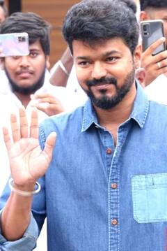 Vijay : ‘தலைவா தலைவா சரிதம் எழுது தலைவா..’ வைரலாகும் விஜய்யின் லேட்டஸ்ட் க்ளிக்ஸ்!