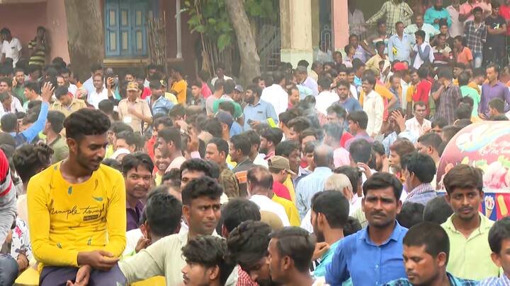 একের পর এক গ্রাম পঞ্চায়েতে এগিয়ে তৃণমূল। অন্যান্য জায়গার মতো ময়ূরেশ্বরে সেলিব্রেশন শুরু দলীয় কর্মী সমর্থকদের।