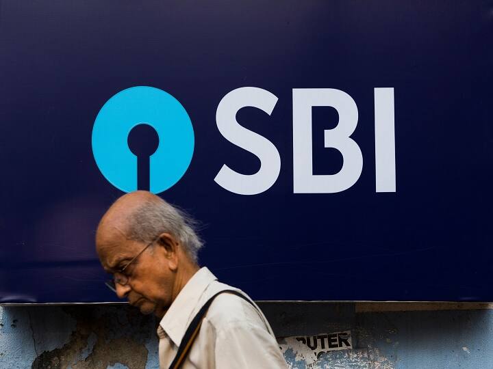 kiosk banking state bank sbi home banking facilities  SBI ग्राहकांसाठी मोठी बातमी, आता पैसे काढण्यासाठी बँकेत जाण्याची गरज नाही, कारण....