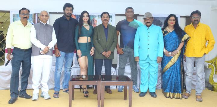 'తారకాసుర' విలేకరుల సమావేశంలో అతిథులతో చిత్ర బృందం