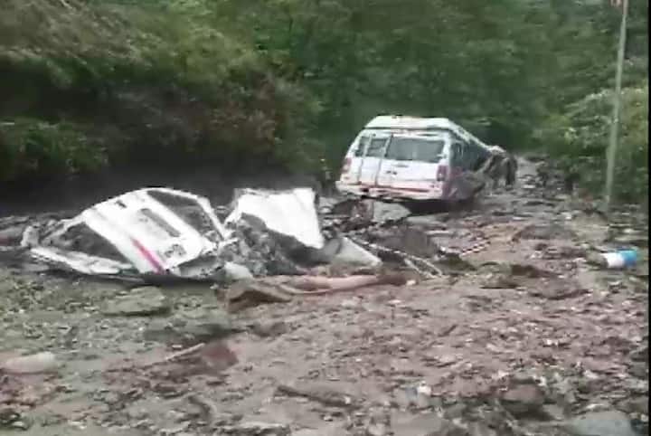 Uttarakhand Road Accident: Landslide on Gangotri highway, three vehicles buried in debris, four killed Uttarakhand Road Accident: ગંગોત્રી હાઈવે પર ભૂસ્ખલન, કાટમાળમાં ત્રણ વાહનો દટાયા, ચારના મોત